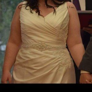 size 20 Ivory wedding dress with rhinestone belt
